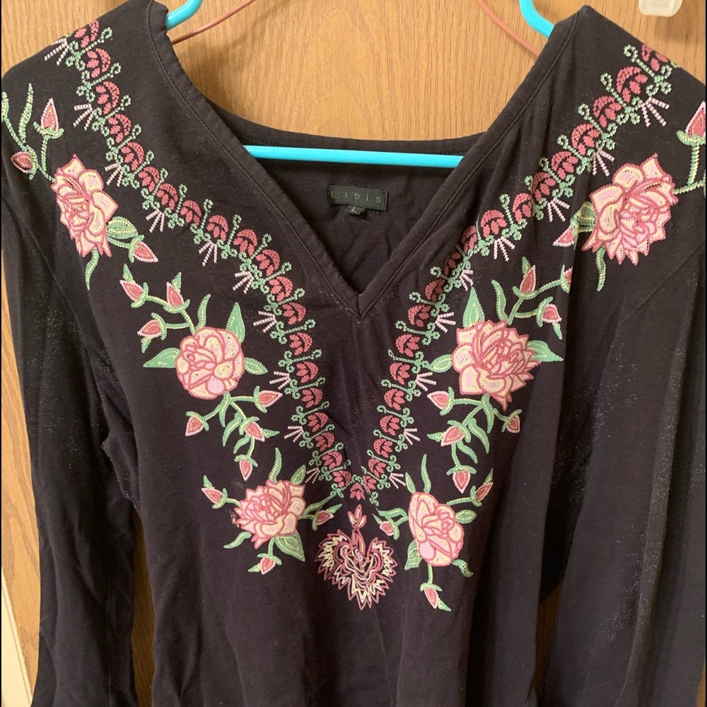 LAPIS LONG SLEEVE LOW V-NECK SHIRT